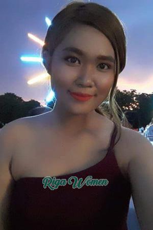 190083 - Pennapha Age: 27 - Thailand