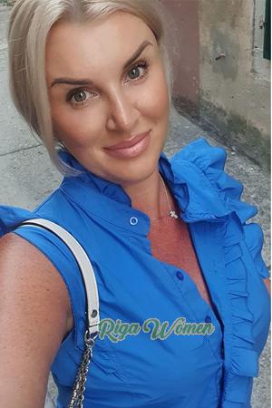 209941 - Elena Age: 43 - Germany