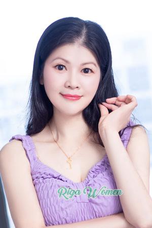 215173 - Martina Age: 47 - China