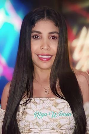 215546 - Beatriz Age: 27 - Colombia