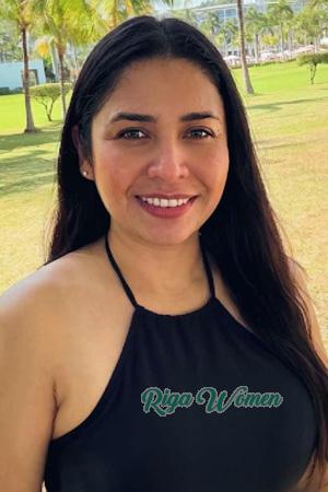 228301 - Melissa Age: 39 - Costa Rica